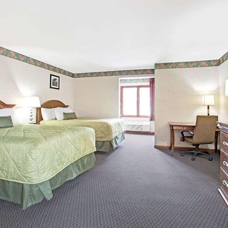Hotel Ramada By Wyndham Flemington Zewnętrze zdjęcie