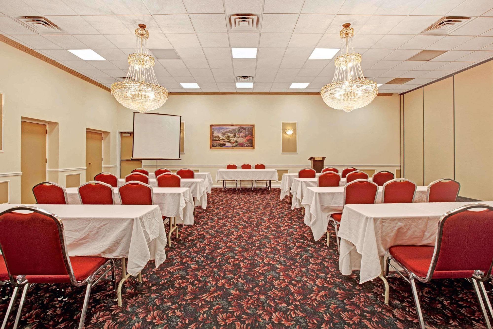Hotel Ramada By Wyndham Flemington Zewnętrze zdjęcie